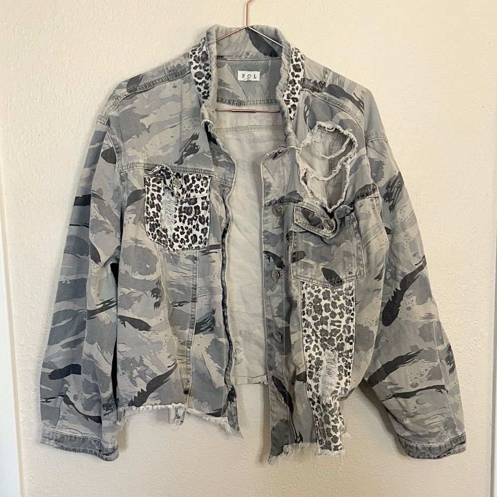 POL Distressed Camo Leopard Patchwork Denim Jacke… - image 1